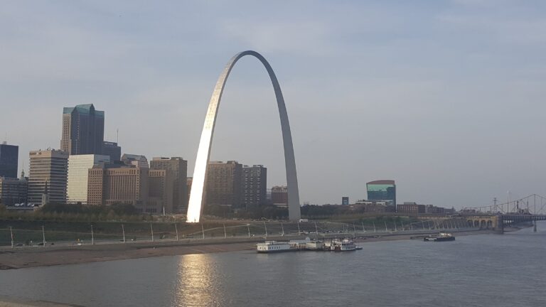 Road Tripping with the Groves: St. Louis, MO